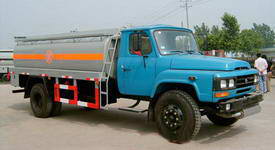 東風140尖頭油罐車圖片